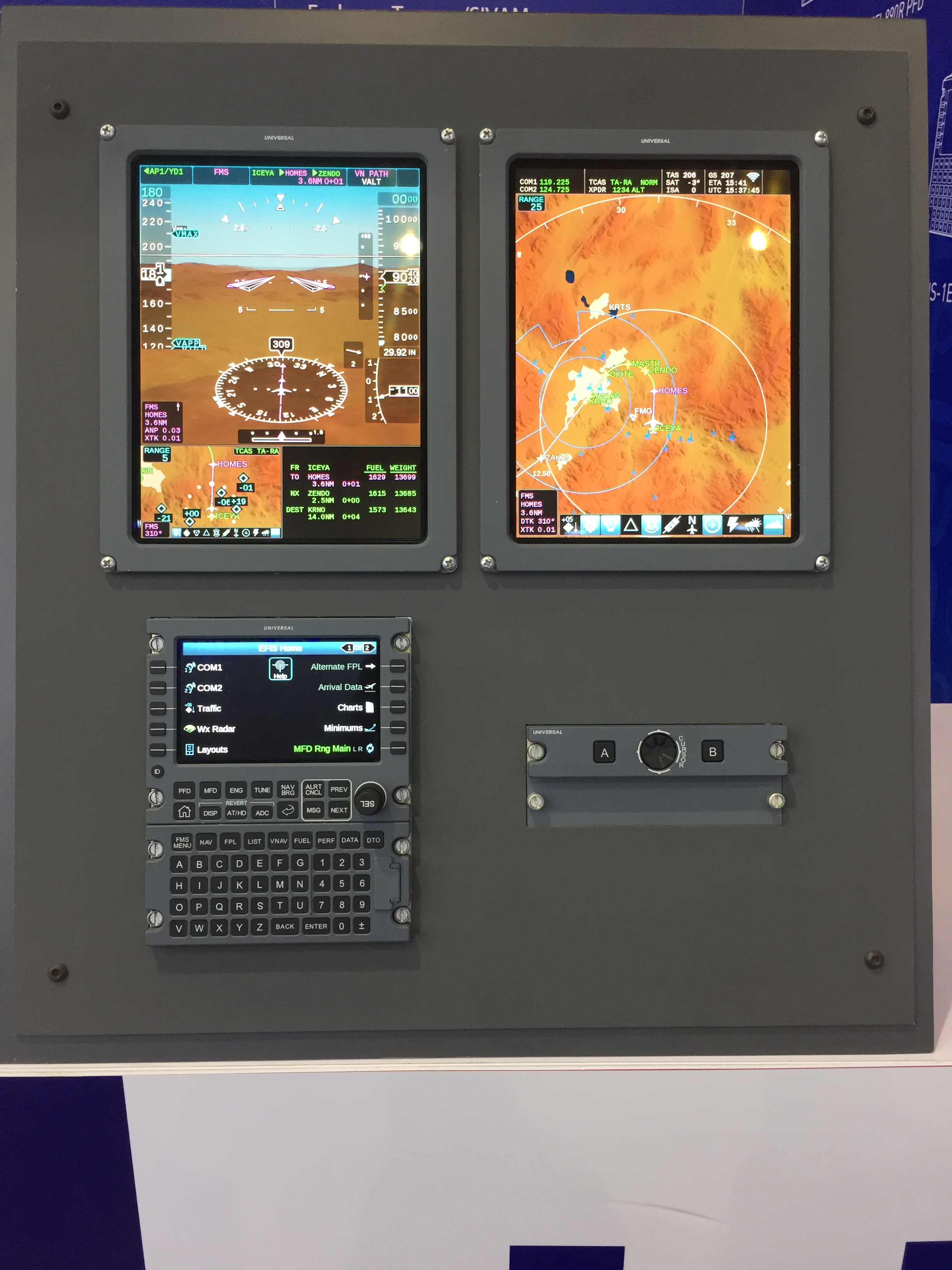 2018珠海航展|大連義邦代表美國Universal航空電子設(shè)備出席